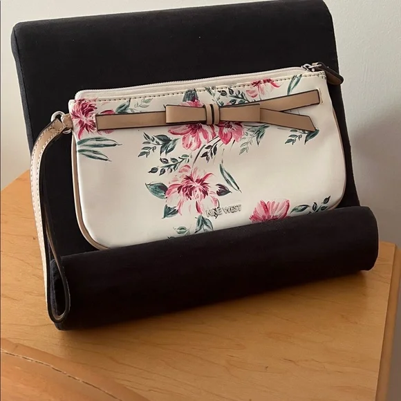 Nine West Floral Wristlet - Picture 1 of 6